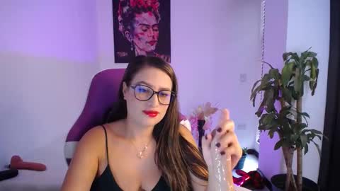 Snapshot of esmeralda098 chatting on November 9, 2025, 3:10 pm Esmeralda online show from November 9, 2025, 3:10 pm
