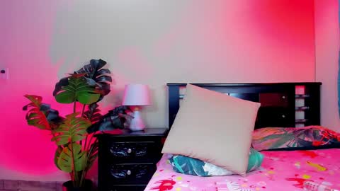 K E Y R A  independent model  online show from January 19, 2025, 12:28 am