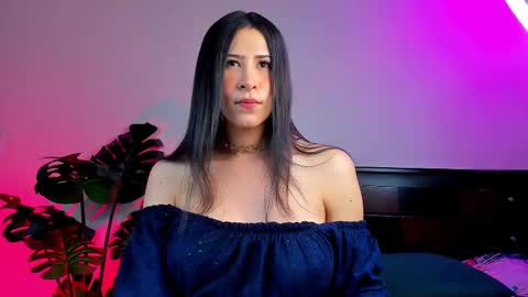 K E Y R A  independent model  online show from February 10, 2025, 2:52 am