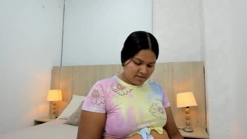 Esmeralda online show from November 23, 2025, 7:35 pm