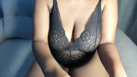 Esme online show from November 12, 2025, 11:14 pm