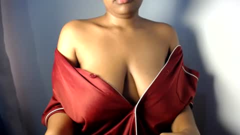 Esme online show from June 29, 2026, 11:21 am