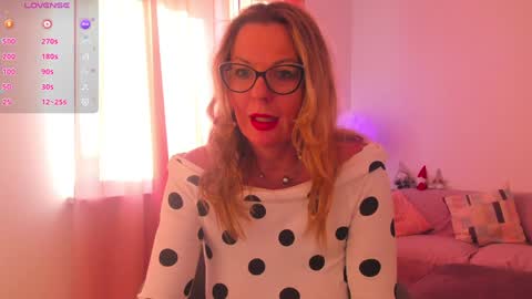 Esmi online show from January 4, 2025, 1:31 pm