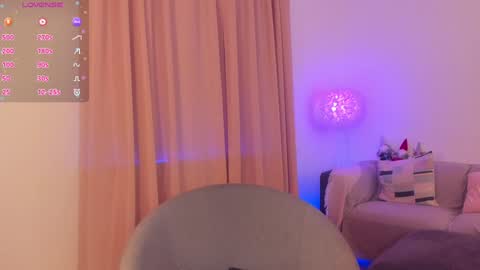 Esmi online show from January 7, 2025, 3:54 pm