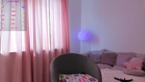 Snapshot of esmimilf chatting on May 7, 2026, 2:22 pm Esmi online show from May 7, 2026, 2:22 pm