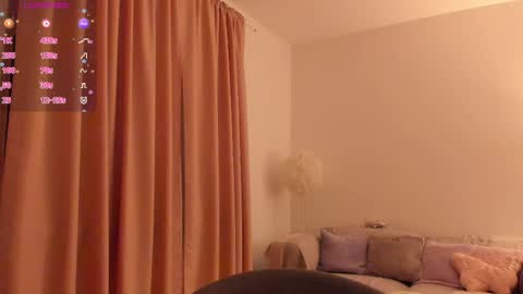 Snapshot of esmimilf chatting on May 10, 2026, 8:58 pm Esmi online show from May 10, 2026, 8:58 pm