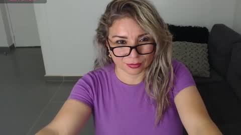 Juliana online show from February 11, 2025, 11:44 pm