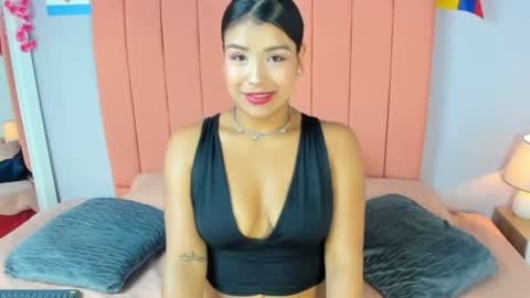 Snapshot of essence_skin chatting on July 4, 2026, 3:02 am essence_skin online show from July 4, 2026, 3:02 am