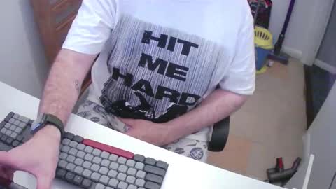 Morph online show from November 18, 2025, 9:41 pm