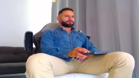 esteban online show from November 18, 2025, 4:55 pm