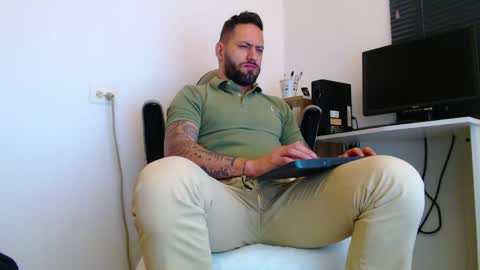 esteban online show from April 22, 2026, 2:18 pm