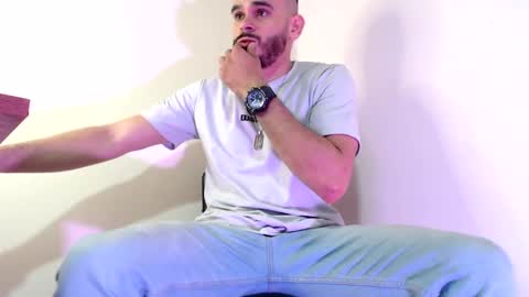 Esteban Fernandez online show from December 22, 2024, 1:00 pm