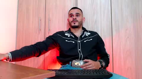 Esteban Fernandez online show from February 7, 2025, 8:31 pm