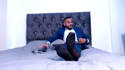 Esteban Fernandez online show from September 8, 2025, 3:00 pm