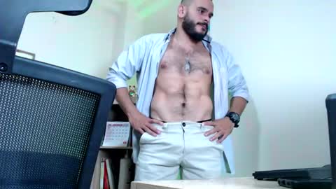 Esteban Fernandez online show from June 24, 2026, 5:17 am