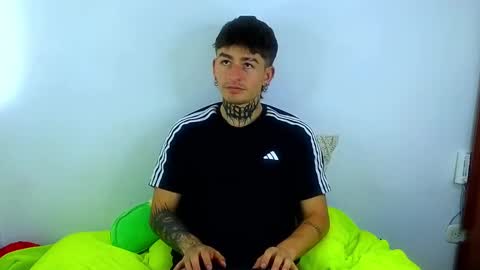 Esteban independent model online show from March 5, 2025, 1:28 pm