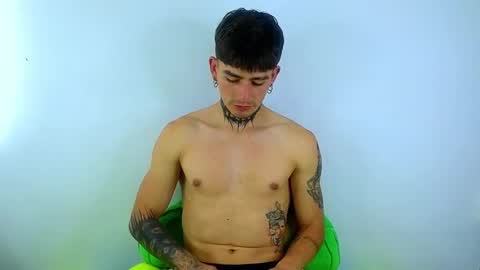 Esteban independent model online show from March 6, 2025, 5:43 pm
