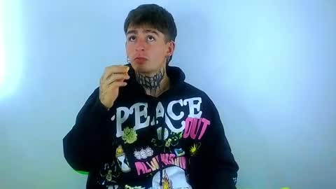 Esteban independent model online show from March 12, 2025, 3:18 pm