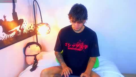 Esteban independent model online show from September 17, 2025, 7:32 am