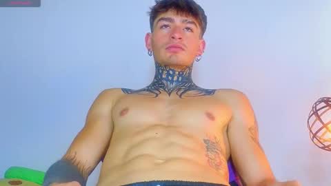 Esteban independent model online show from November 8, 2025, 2:39 pm