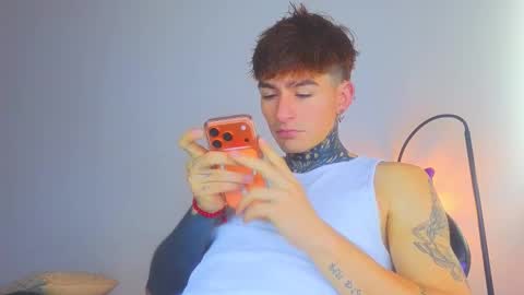 Snapshot of estebanchar_ chatting on December 19, 2025, 1:29 pm Esteban independent model online show from December 19, 2025, 1:29 pm