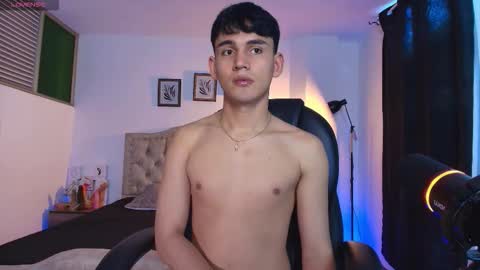 Esteban online show from October 21, 2025, 9:26 pm