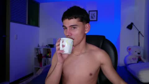 Esteban online show from April 22, 2026, 10:50 am