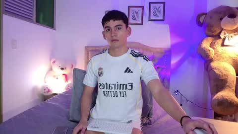 Snapshot of estebanperez_ chatting on May 8, 2026, 11:04 am Esteban online show from May 8, 2026, 11:04 am