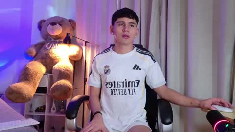 Snapshot of estebanperez_ chatting on May 22, 2026, 11:49 am Esteban online show from May 22, 2026, 11:49 am