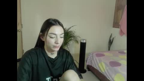 estefa1 online show from September 30, 2025, 8:25 pm