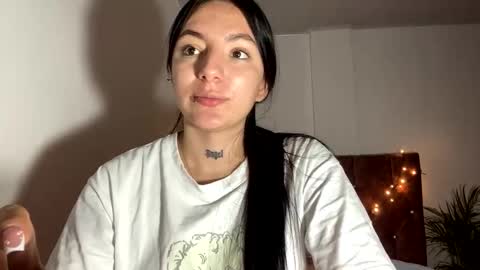 estefa1 online show from April 3, 2026, 6:33 am