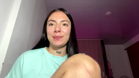 estefa1 online show from April 16, 2026, 6:14 am