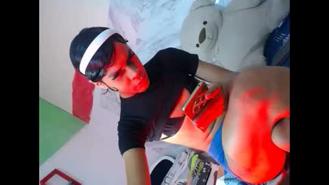 estefani robles online show from May 1, 2026, 11:42 pm