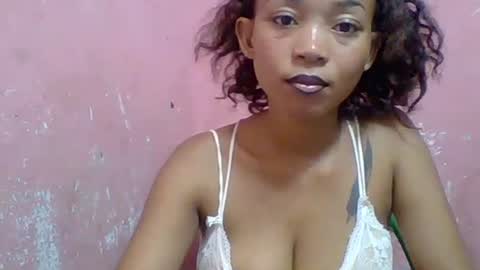 estelah20 online show from October 29, 2025, 7:10 am