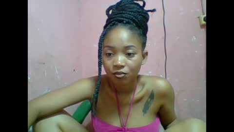 estelah20 online show from November 17, 2025, 8:09 am