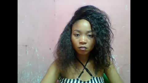 estelah20 online show from November 21, 2025, 5:39 am