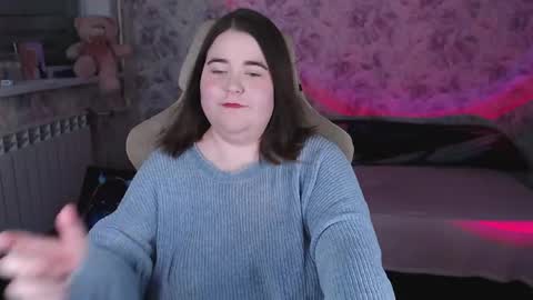 estelle_hicks online show from April 8, 2026, 7:03 pm