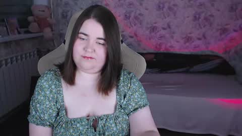 estelle_hicks online show from April 18, 2026, 6:56 pm