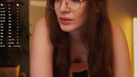 Ester online show from November 4, 2025, 10:20 pm