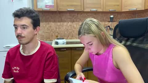 Ester online show from September 25, 2025, 6:22 pm