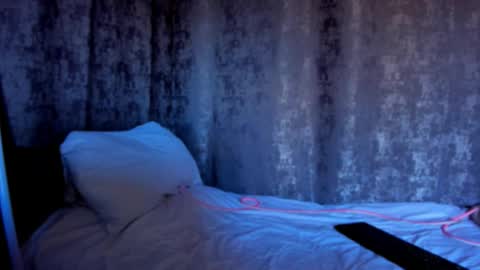 Ester online show from October 14, 2025, 12:17 pm