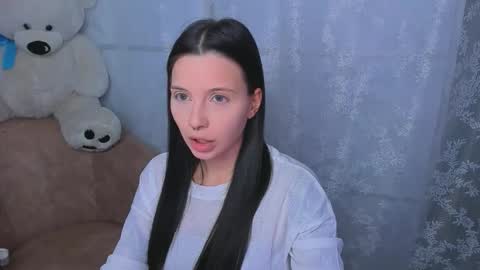 Ester online show from November 19, 2025, 9:48 pm