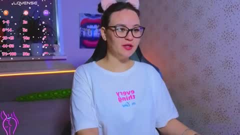 EsterPlayful online show from September 28, 2025, 11:37 am