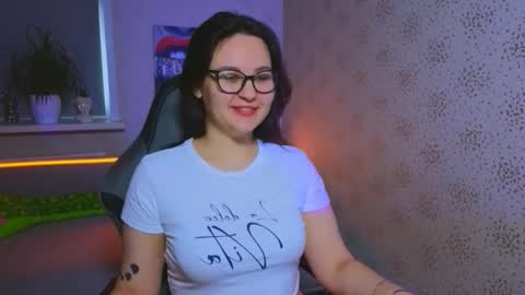 EsterPlayful online show from November 7, 2025, 9:31 am