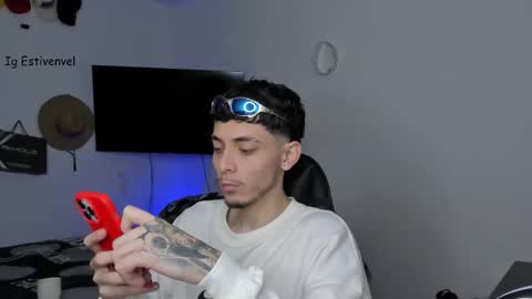 estivenvel online show from October 11, 2025, 12:26 pm