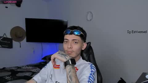 estivenvel online show from October 12, 2025, 3:55 pm