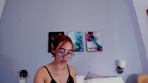Snapshot of estrella_duran chatting on June 4, 2026, 12:33 pm Estrellita online show from June 4, 2026, 12:33 pm