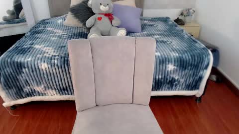 estrella_hank online show from April 22, 2026, 7:48 pm