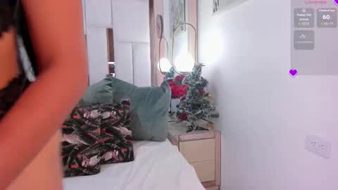 Estrella online show from December 2, 2025, 3:56 am