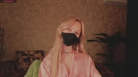 Sophia online show from April 19, 2026, 10:45 pm